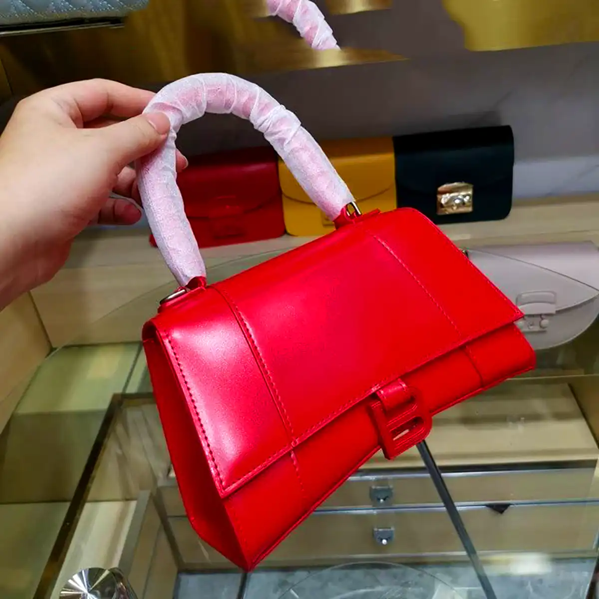 کیف قرمز مجلسی