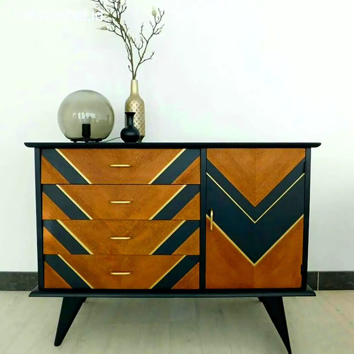 کنسول نئوکلاسیک طرحدار