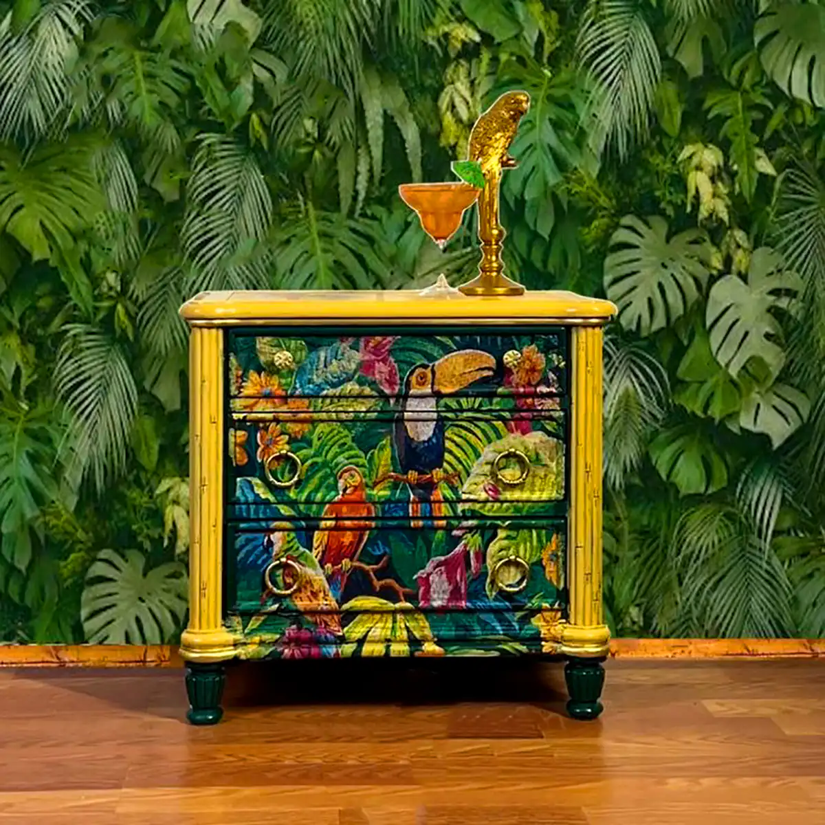 کنسول نئوکلاسیک طرحدار