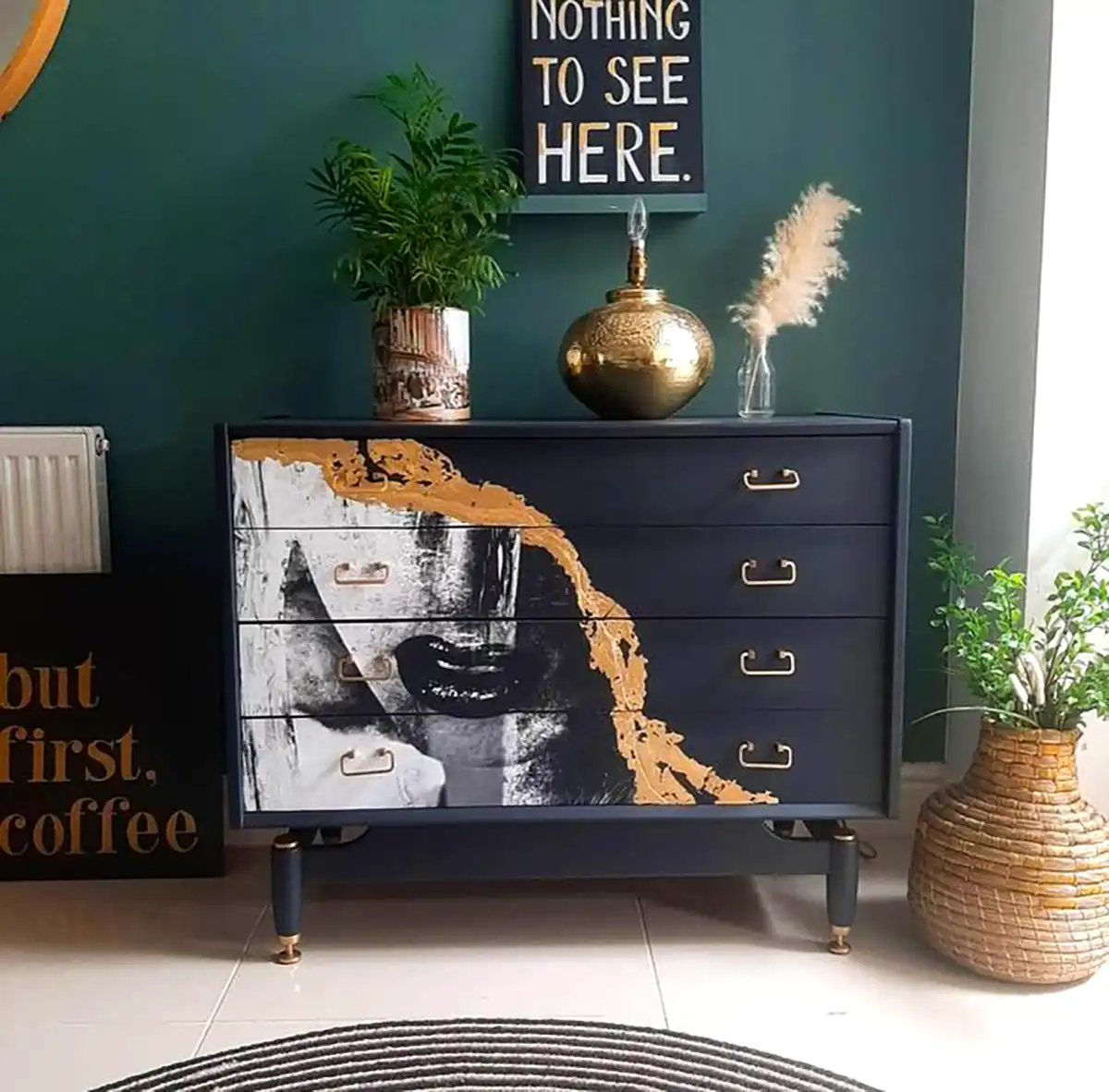 کنسول نئوکلاسیک طرحدار