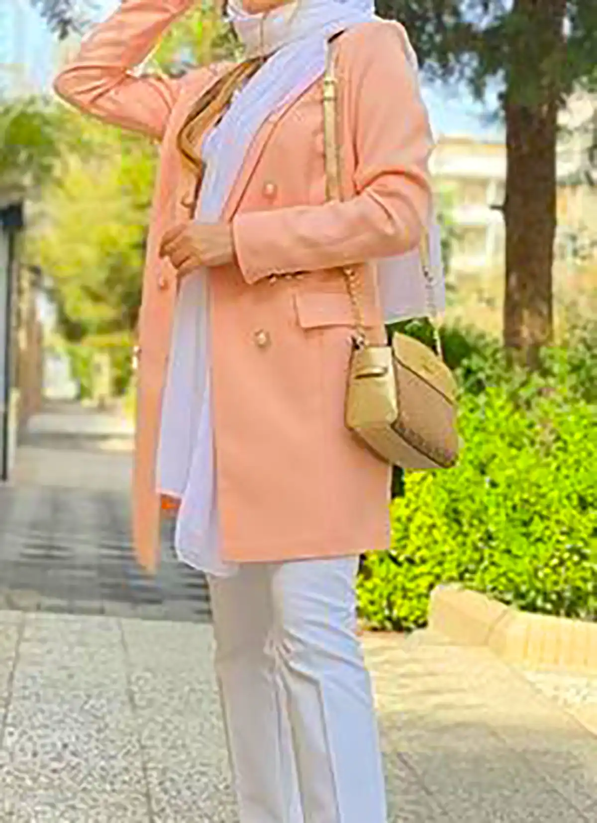 مانتو رنگی ساده و خوش فرم