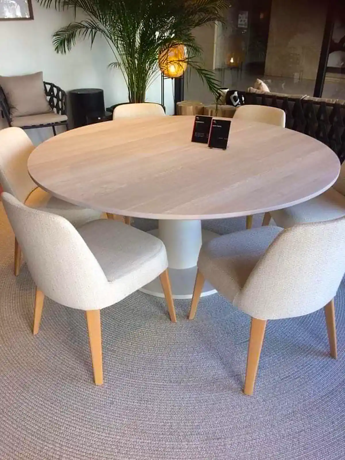 میز غذا خوری کلاسیک