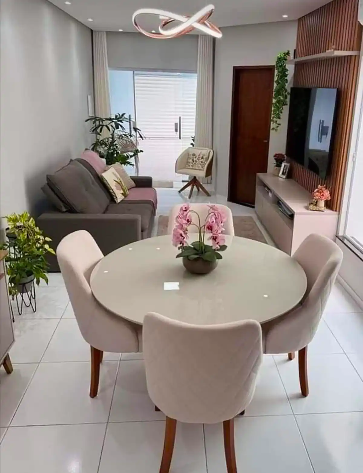 میز غذا خوری کلاسیک