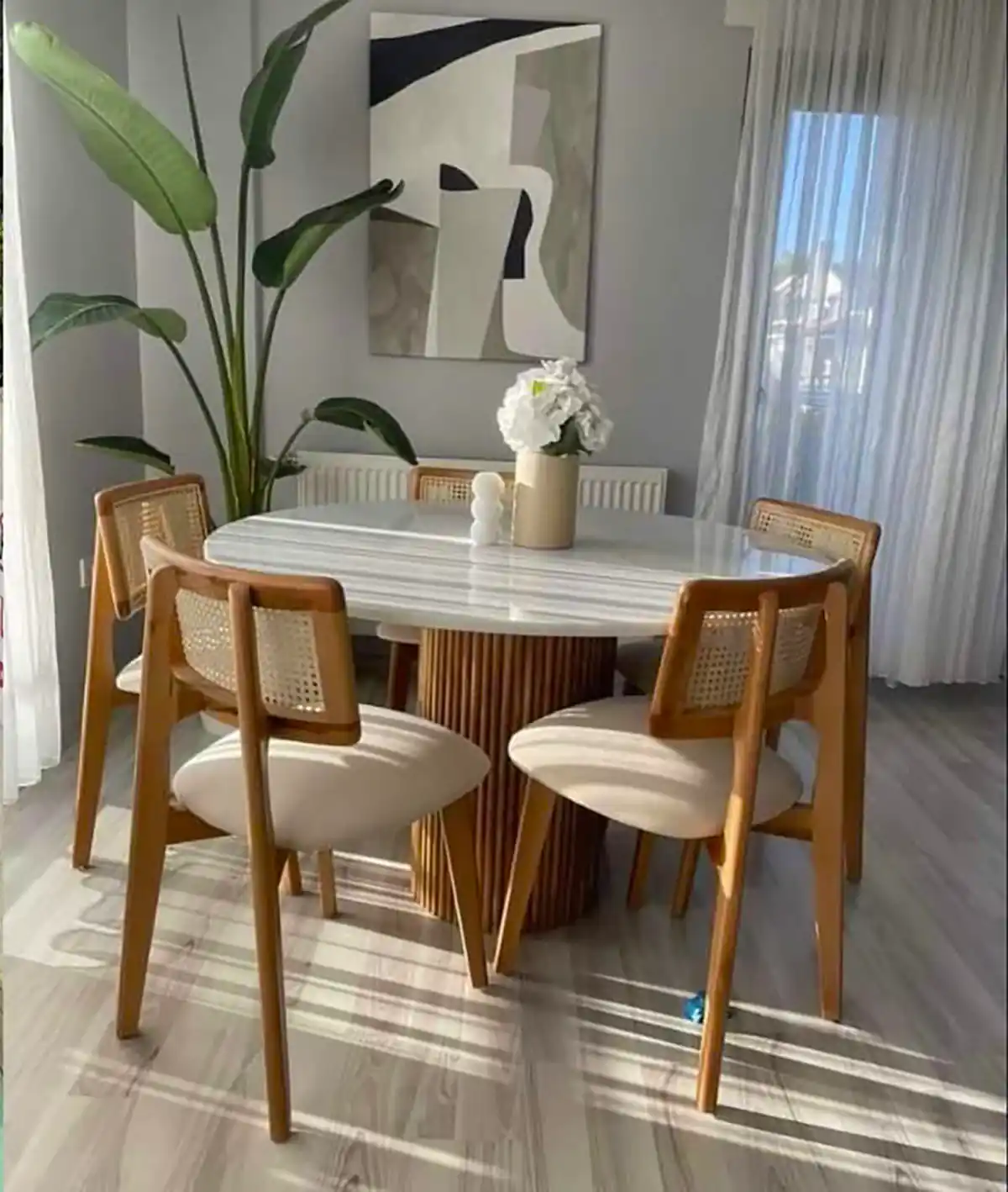 میز غذا خوری کلاسیک