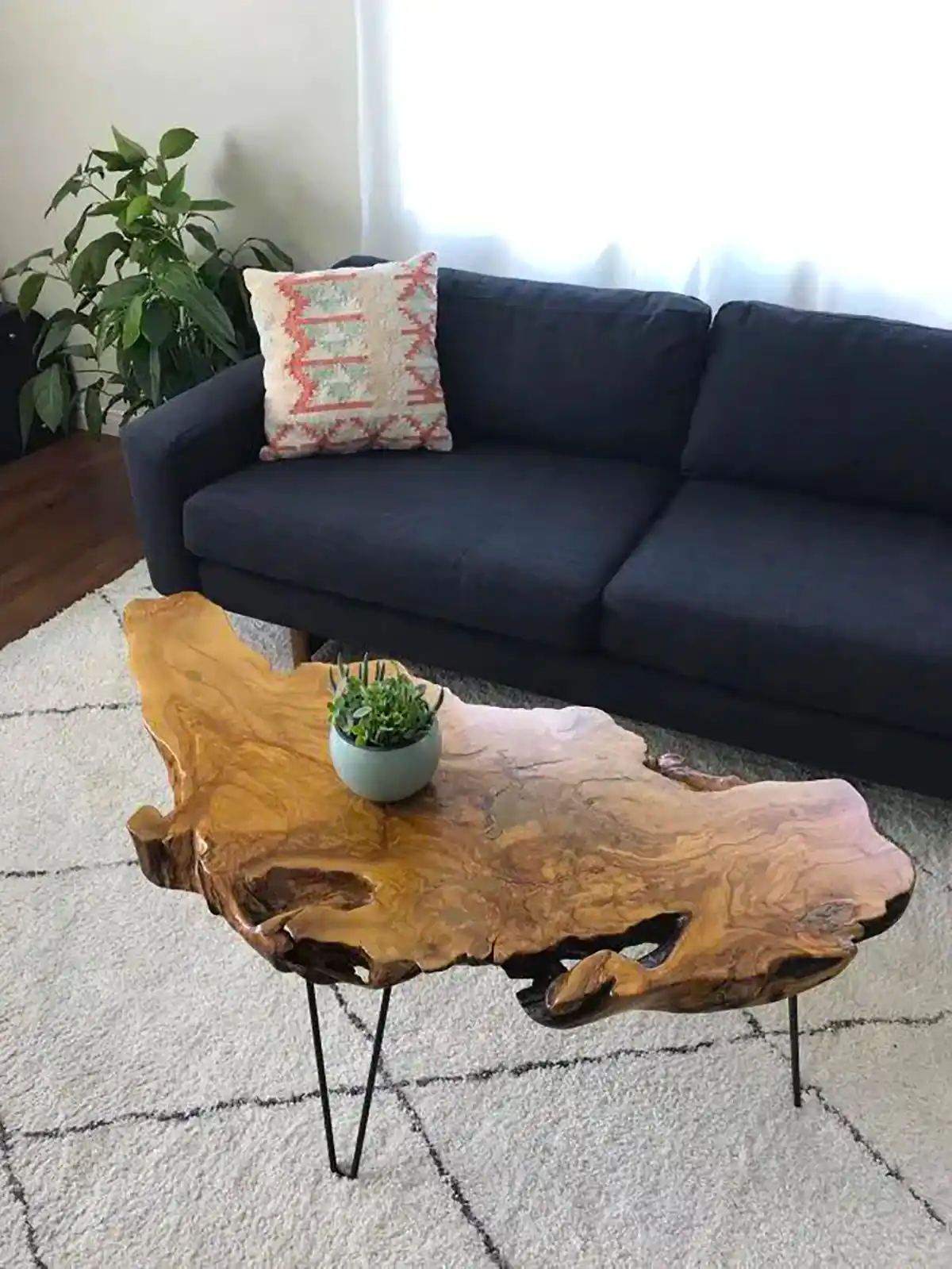 میز پایه دار چوبی لوکس