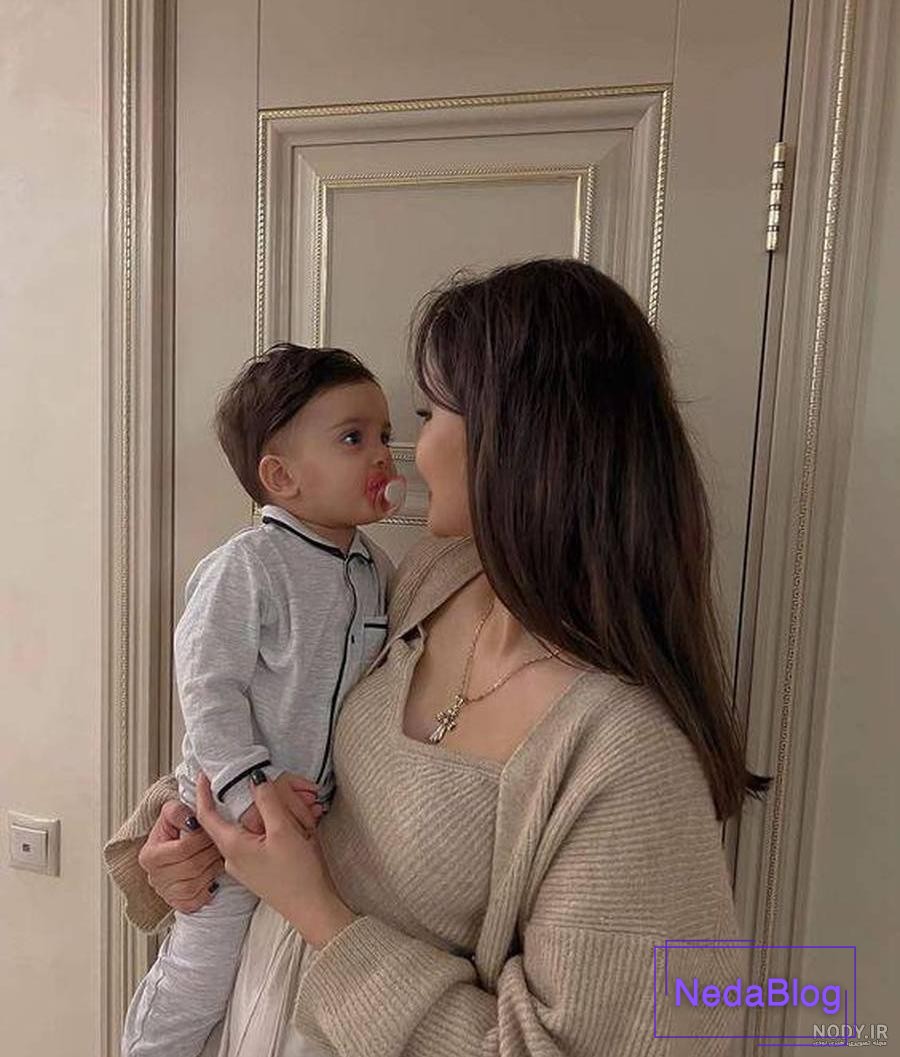 ژست عکس مادر و پدر و فرزند - عکس نودی