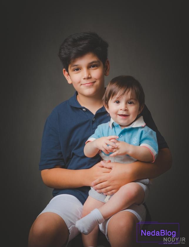 ژست عکس نوزاد با پدر و مادر عاشقانه و خلاق | ایده عکاسی نوزاد با پدر