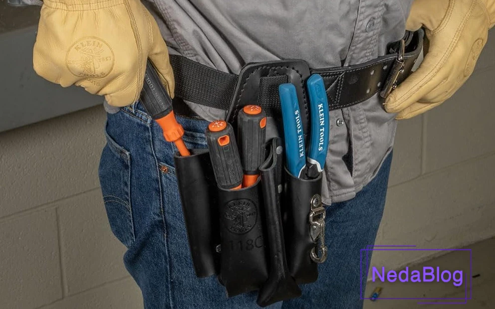 پیچ گوشیتی و ابزار تعمیر در کیف کمری ابزار