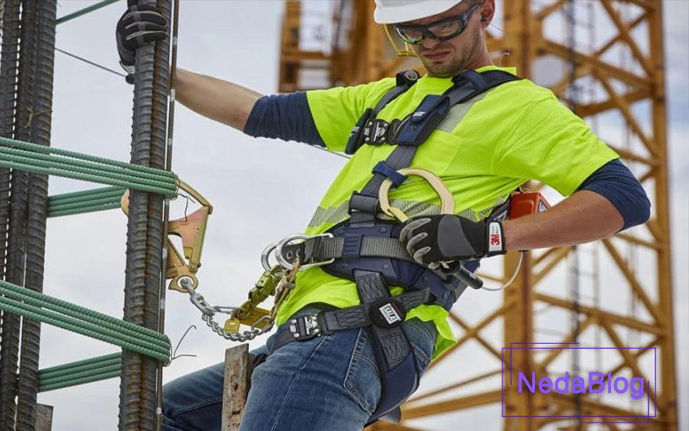 کمربند ایمنی تمام بدن جز ئی از لیست لوازم ایمنی ساختمان