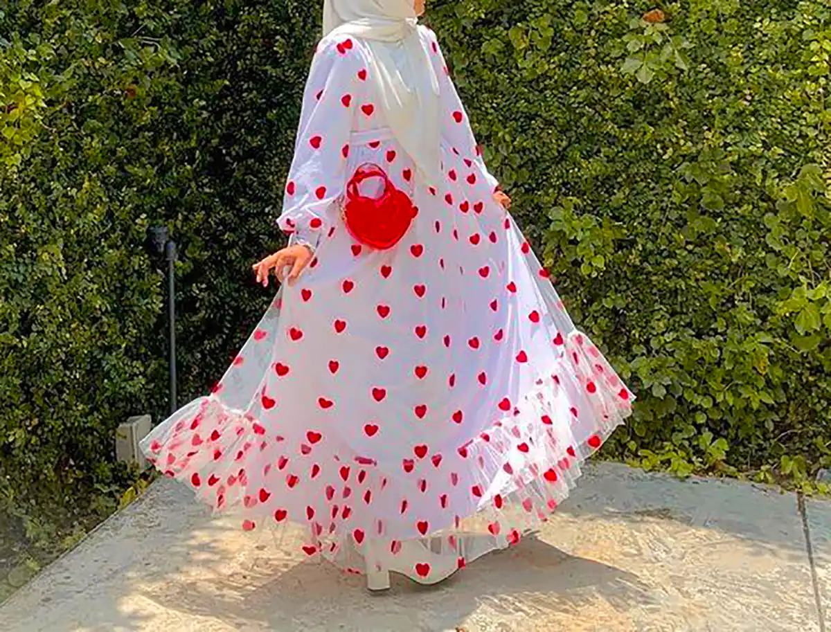 پیراهن طرحدار زمینه سفید