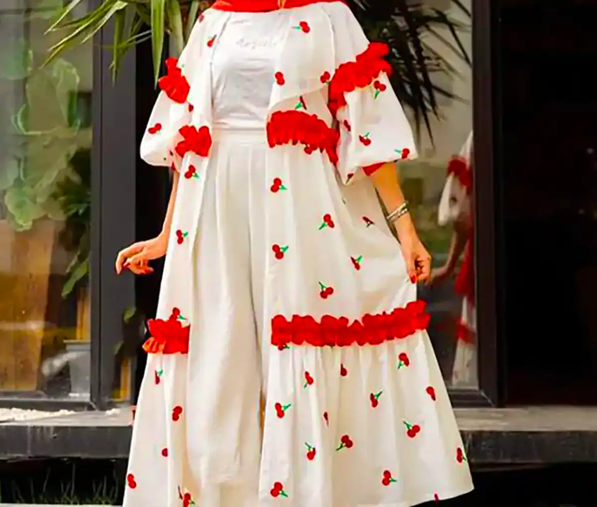 پیراهن طرحدار زمینه سفید