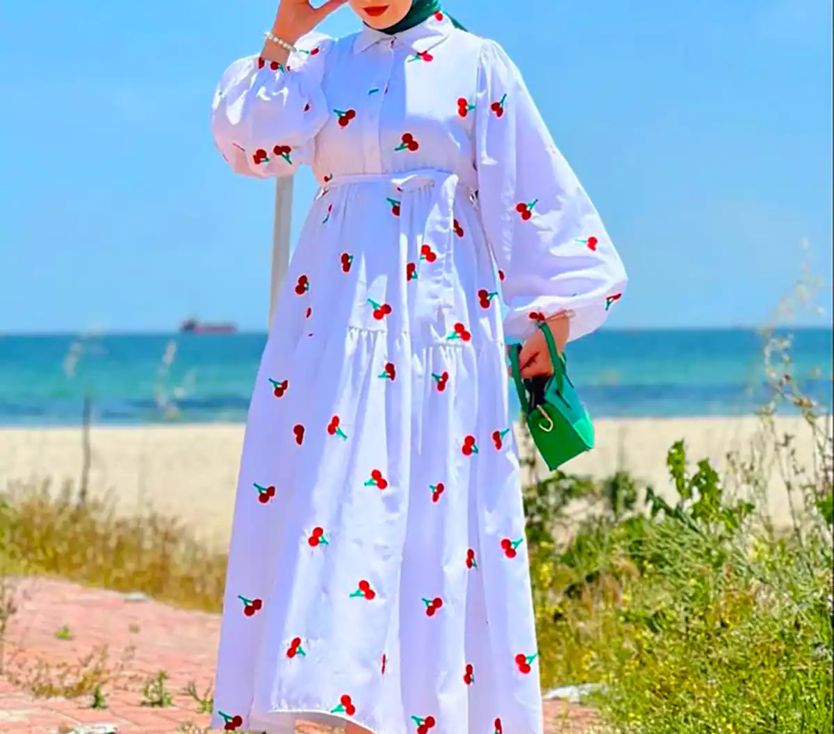 پیراهن طرحدار زمینه سفید