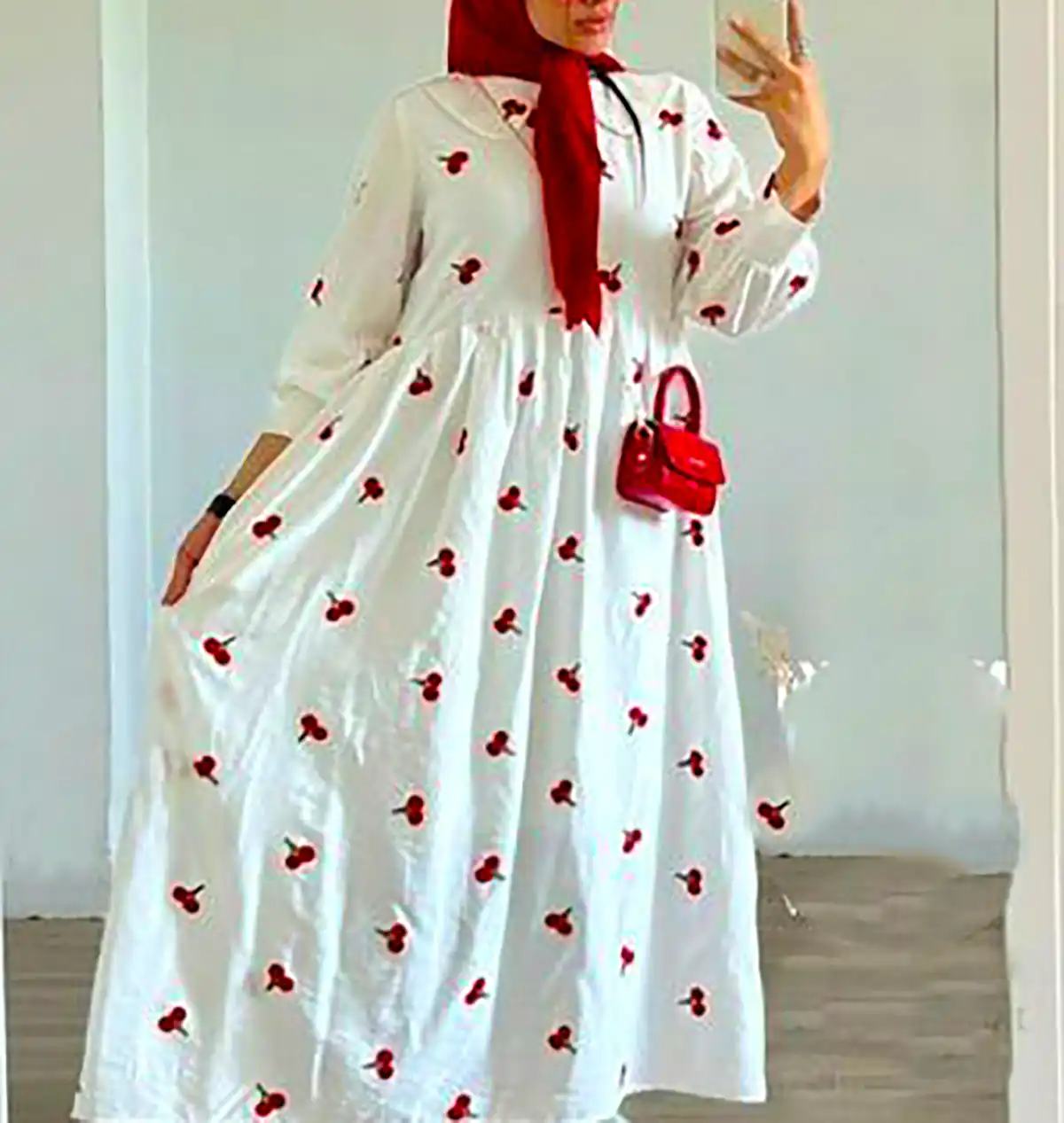 پیراهن طرحدار زمینه سفید