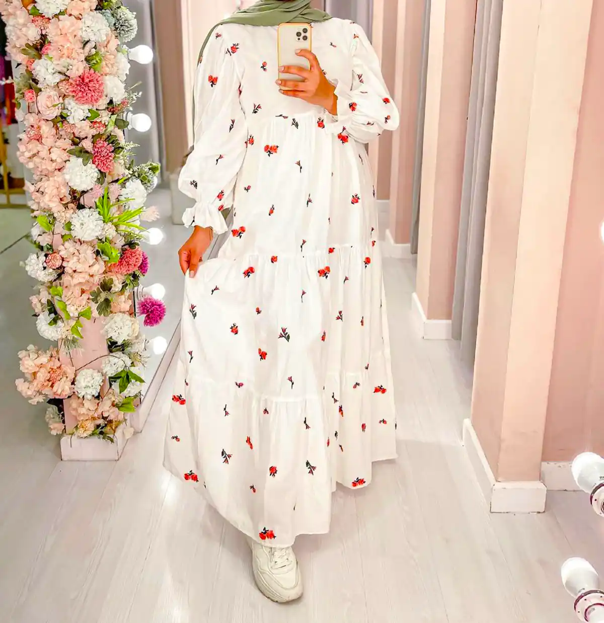 پیراهن طرحدار زمینه سفید