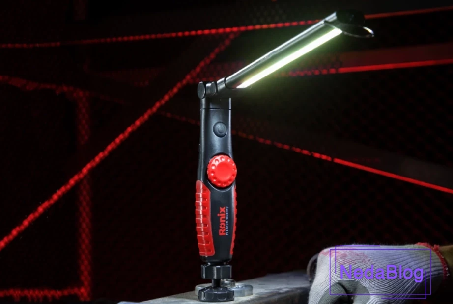 چراغ کار تاشو رونیکس هنگام کار