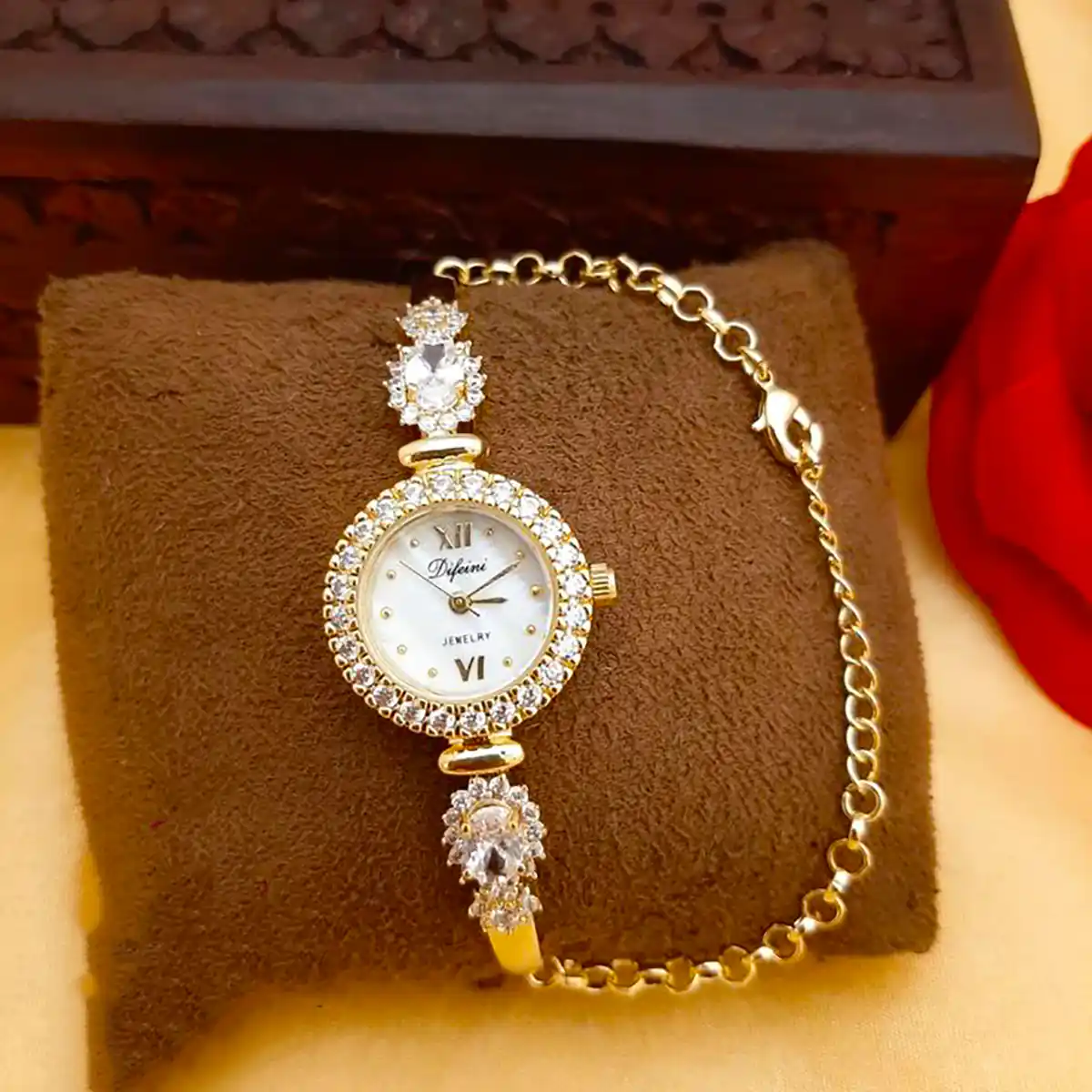 ساعت مچی ساده زیبا