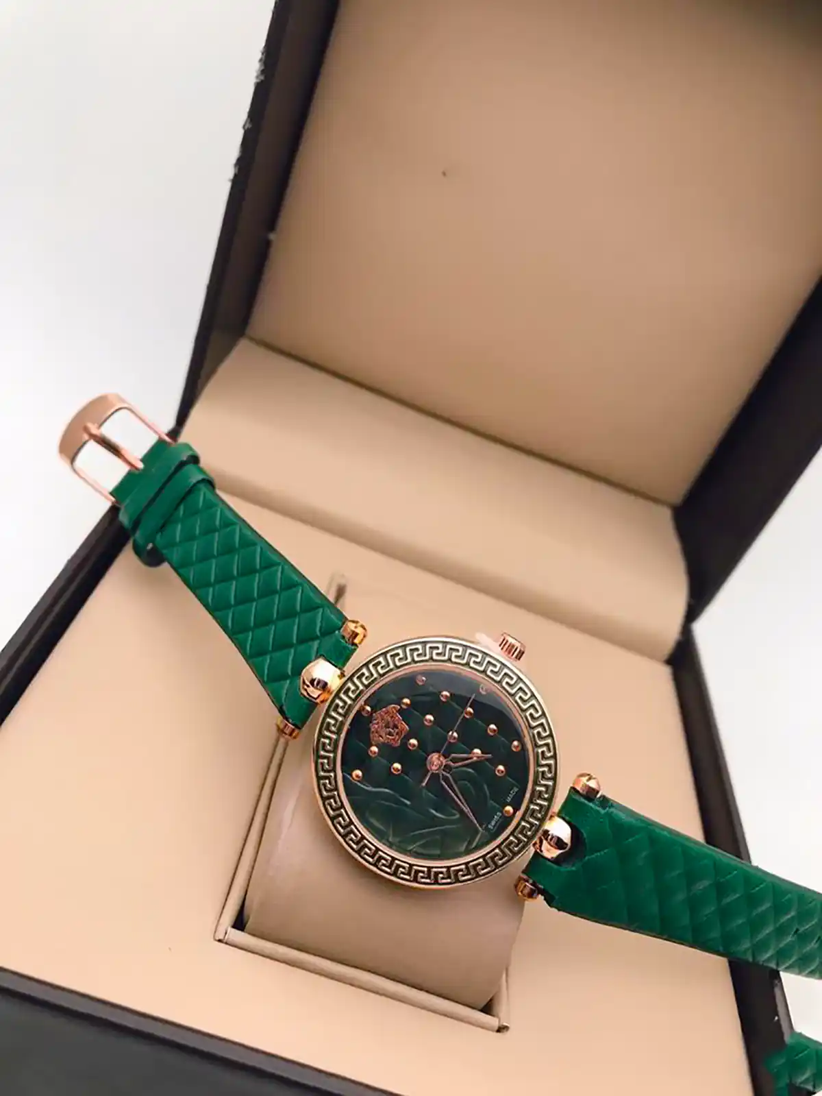 ساعت مچی ساده زیبا