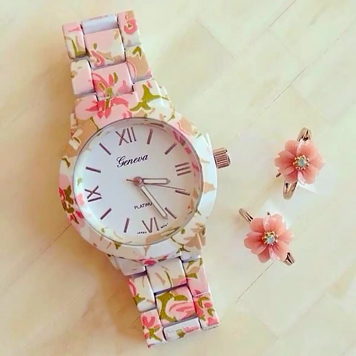 ساعت مچی ساده زیبا