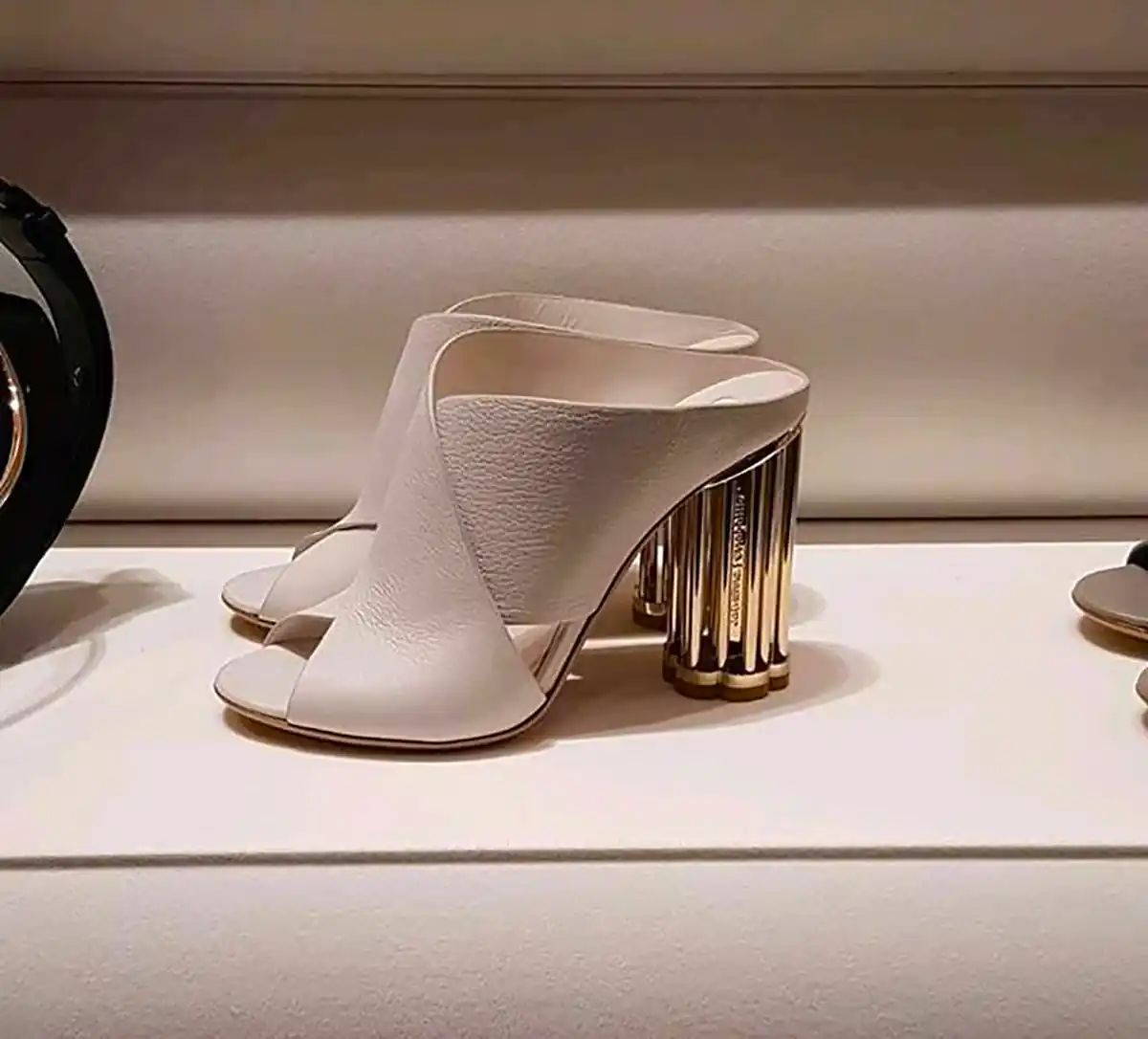 صندل رو فرشی پاشنه دار