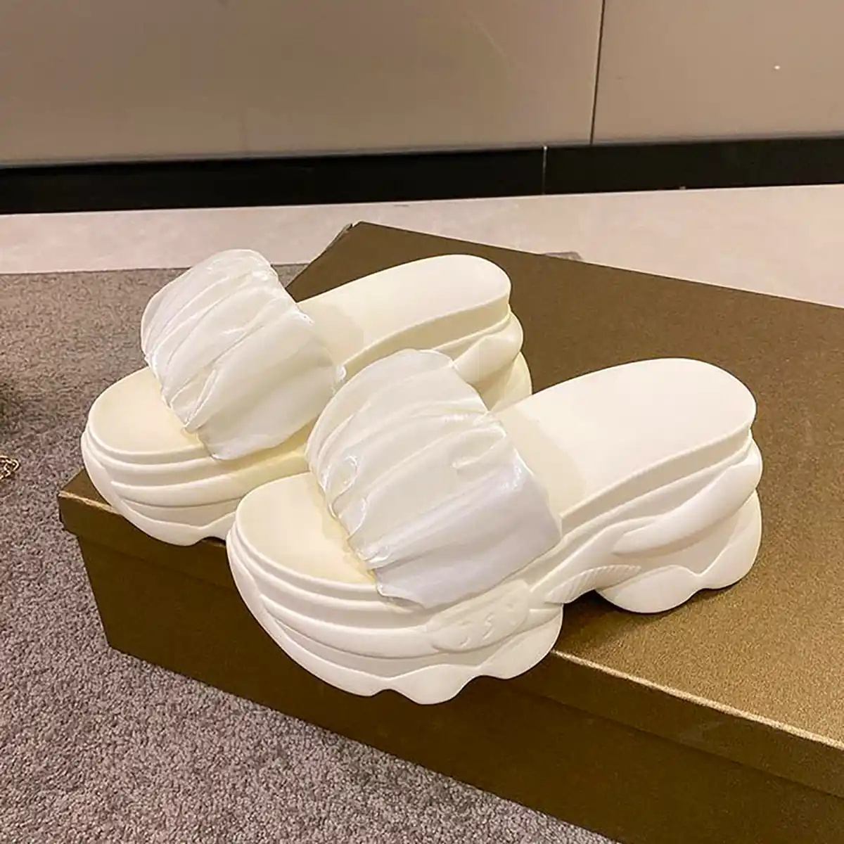 صندل رو فرشی پاشنه دار