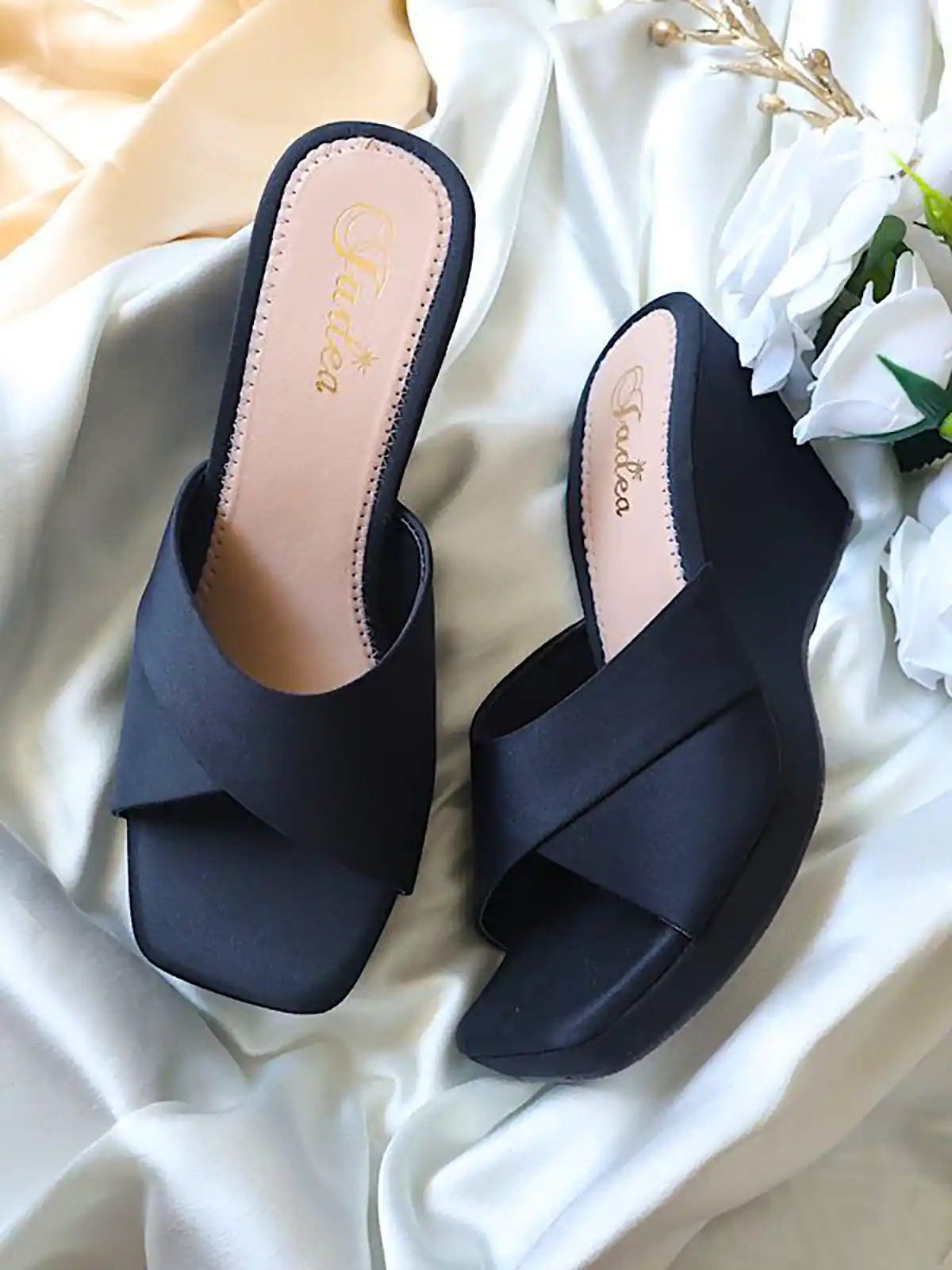 صندل رو فرشی پاشنه دار