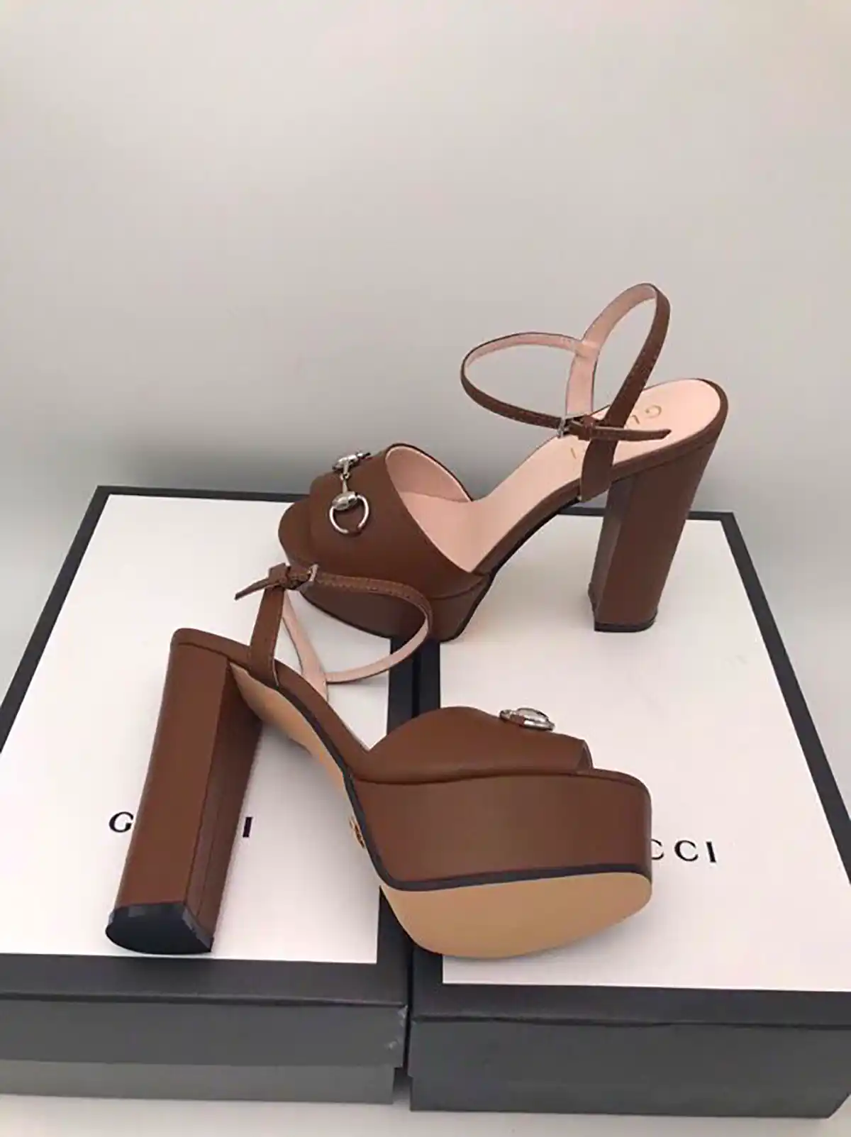 صندل رو فرشی پاشنه دار