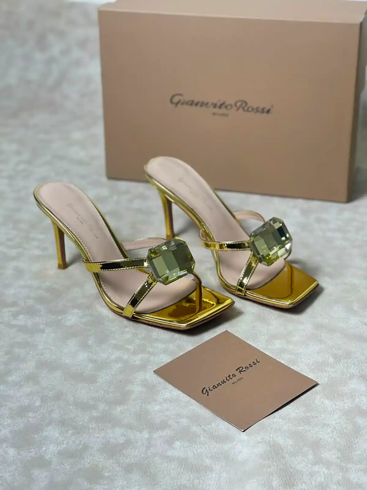 صندل رو فرشی پاشنه دار