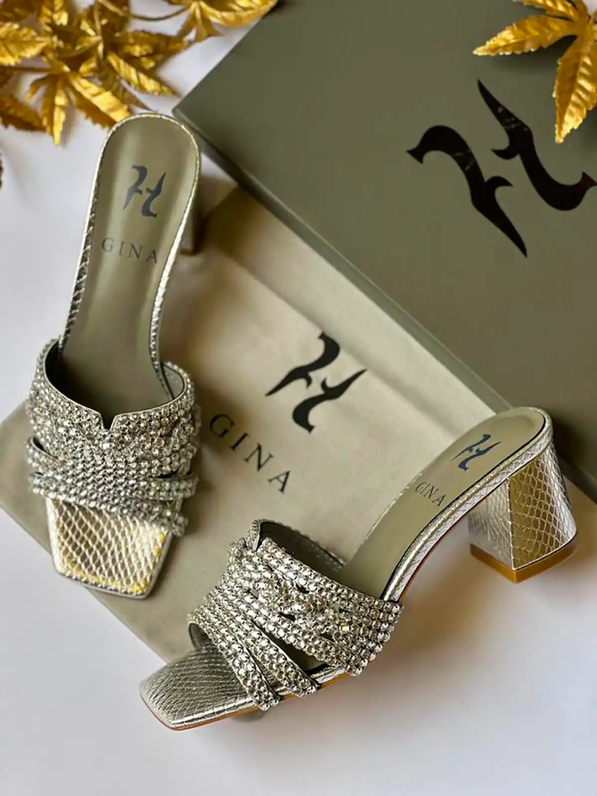 صندل رو فرشی پاشنه دار