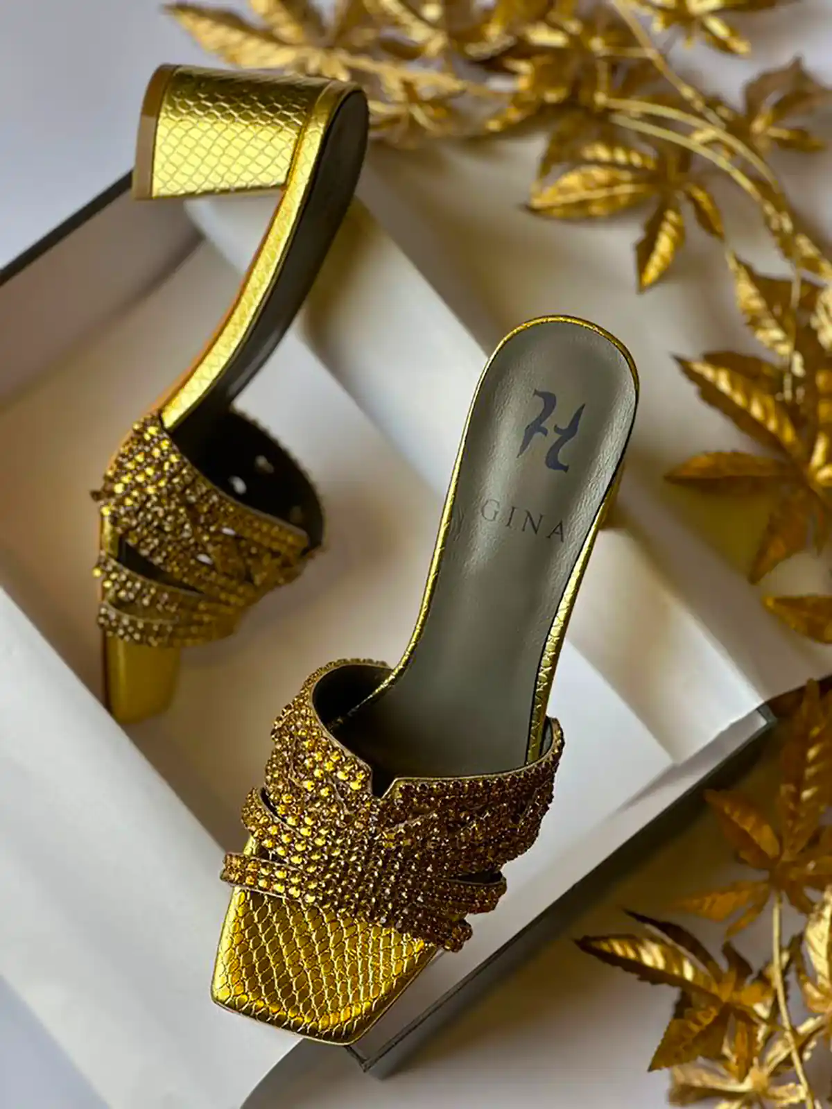 صندل رو فرشی پاشنه دار