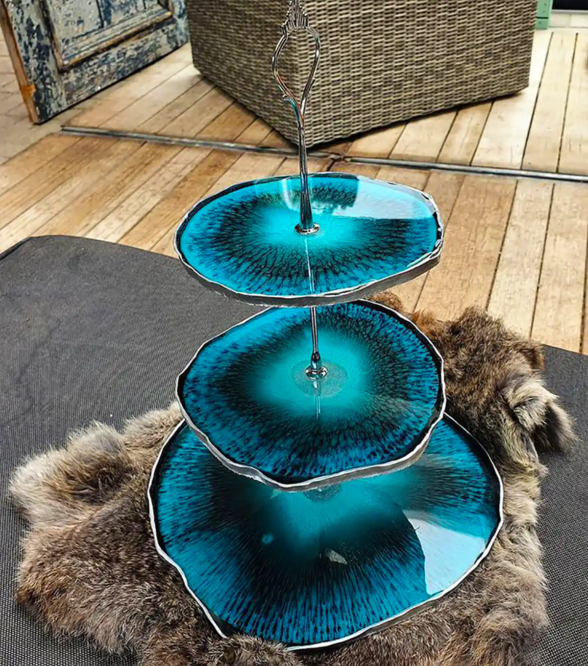 شیرینی خوری رزین شیک