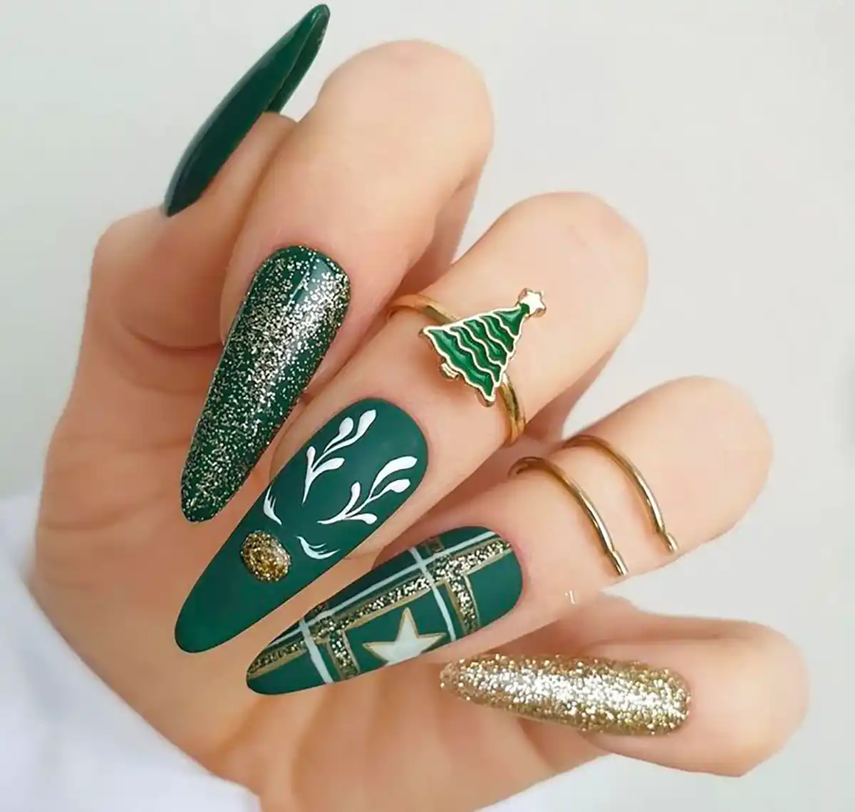 طراحی ناخن سبز شیک