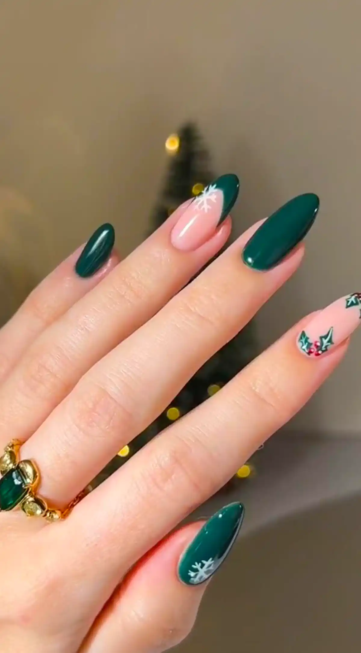 طراحی ناخن سبز شیک