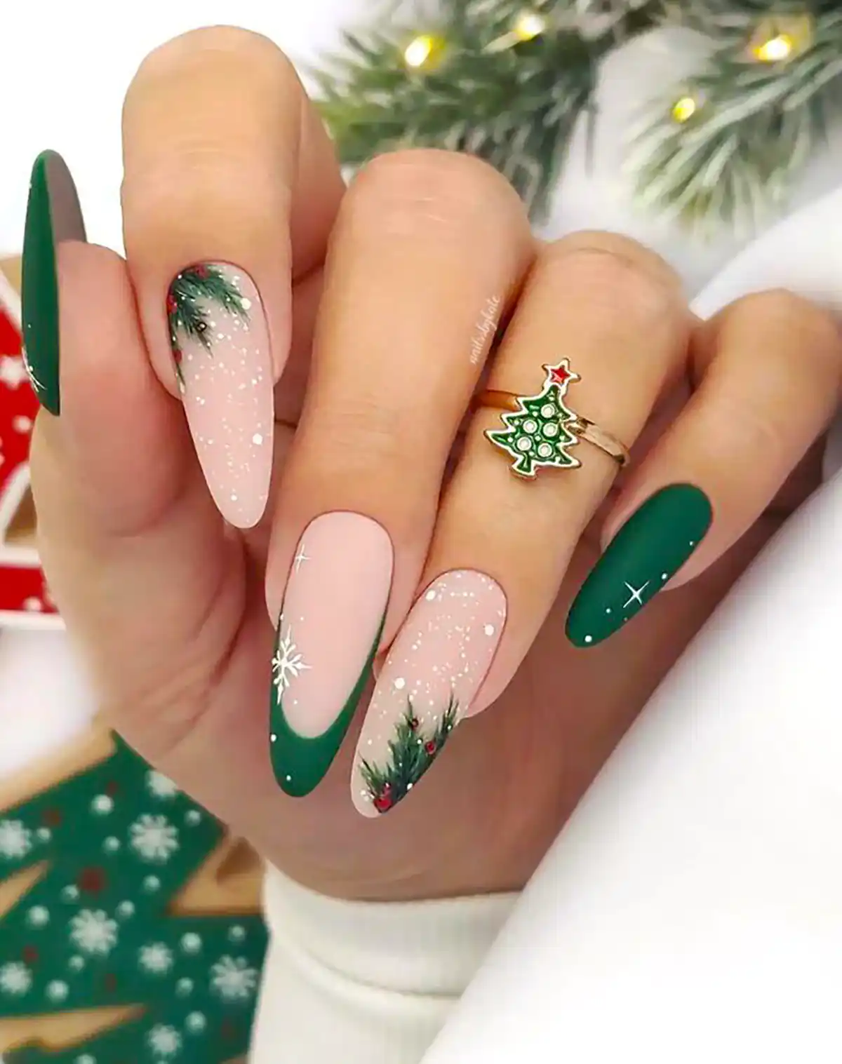 طراحی ناخن سبز شیک