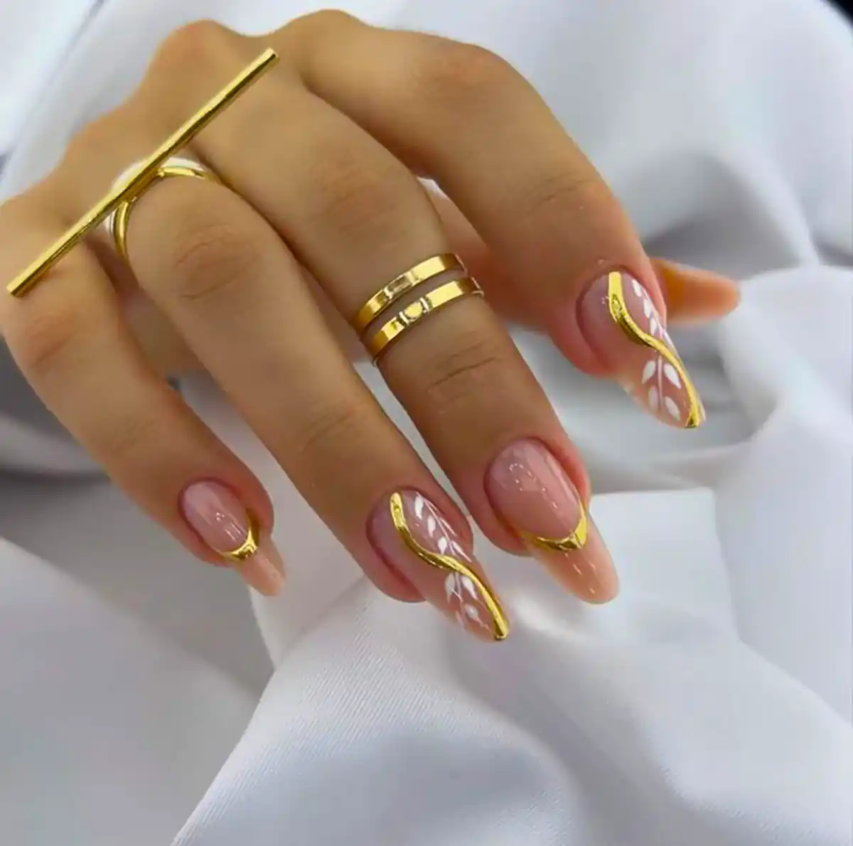 طراحی ناخن شاین دار