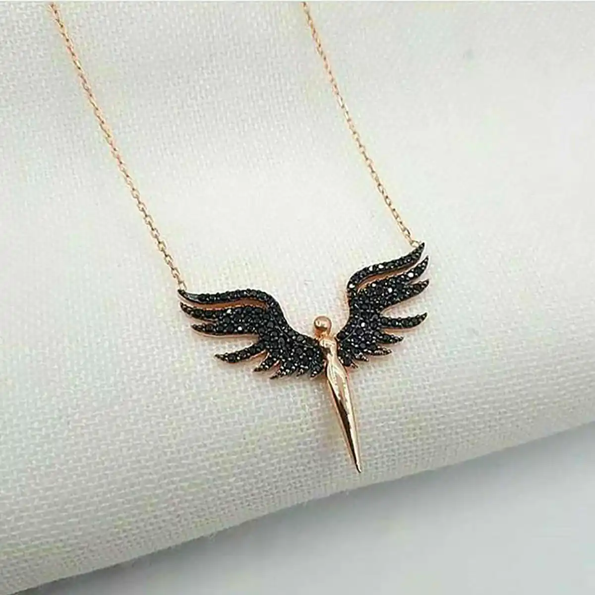 تو گردنی طلا خفن