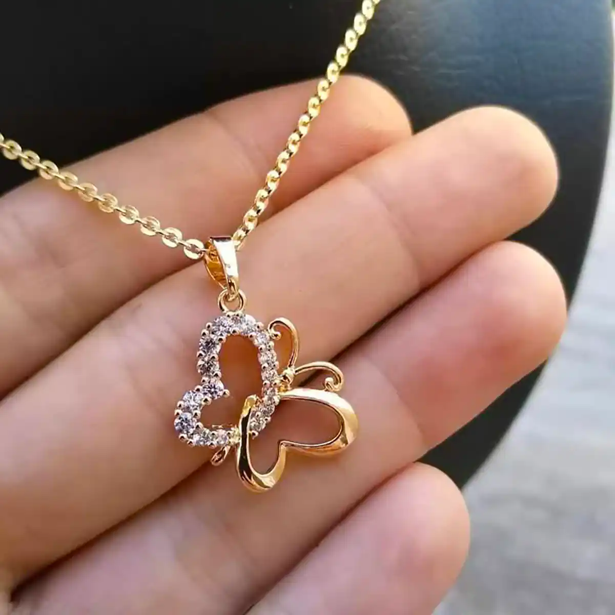 تو گردنی طلا خفن