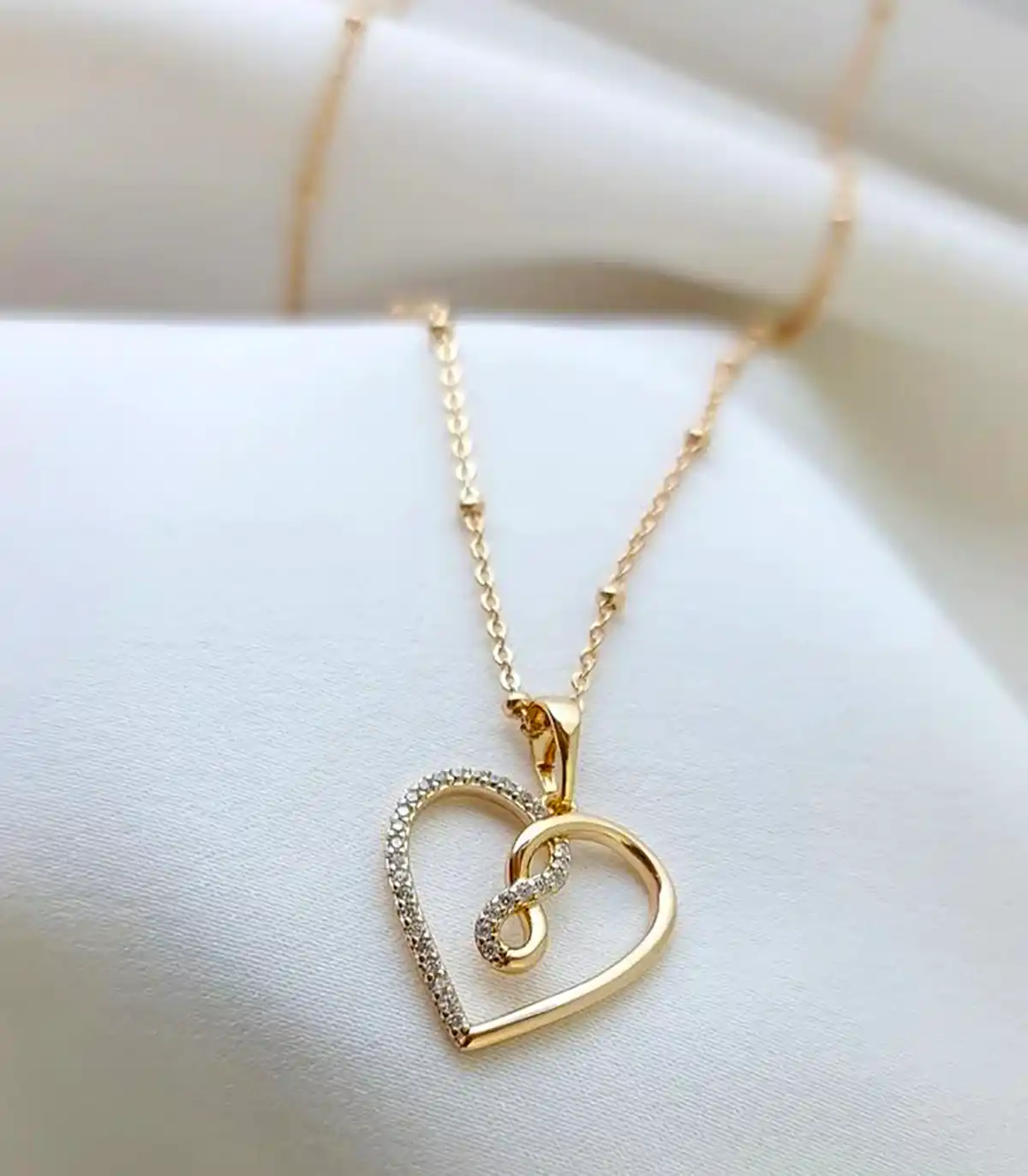 تو گردنی طلا خفن