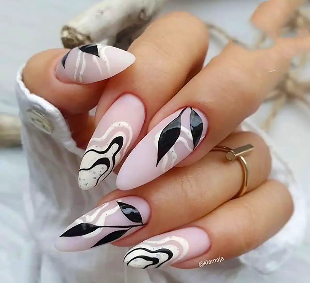 طراحی ناخن با تم مشکی