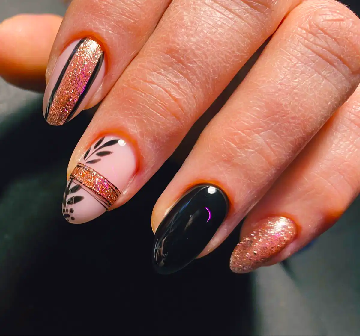 طراحی ناخن با تم مشکی