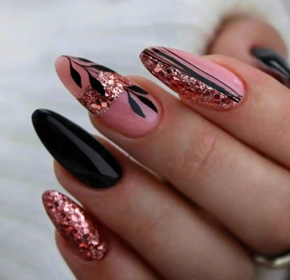 طراحی ناخن با تم مشکی