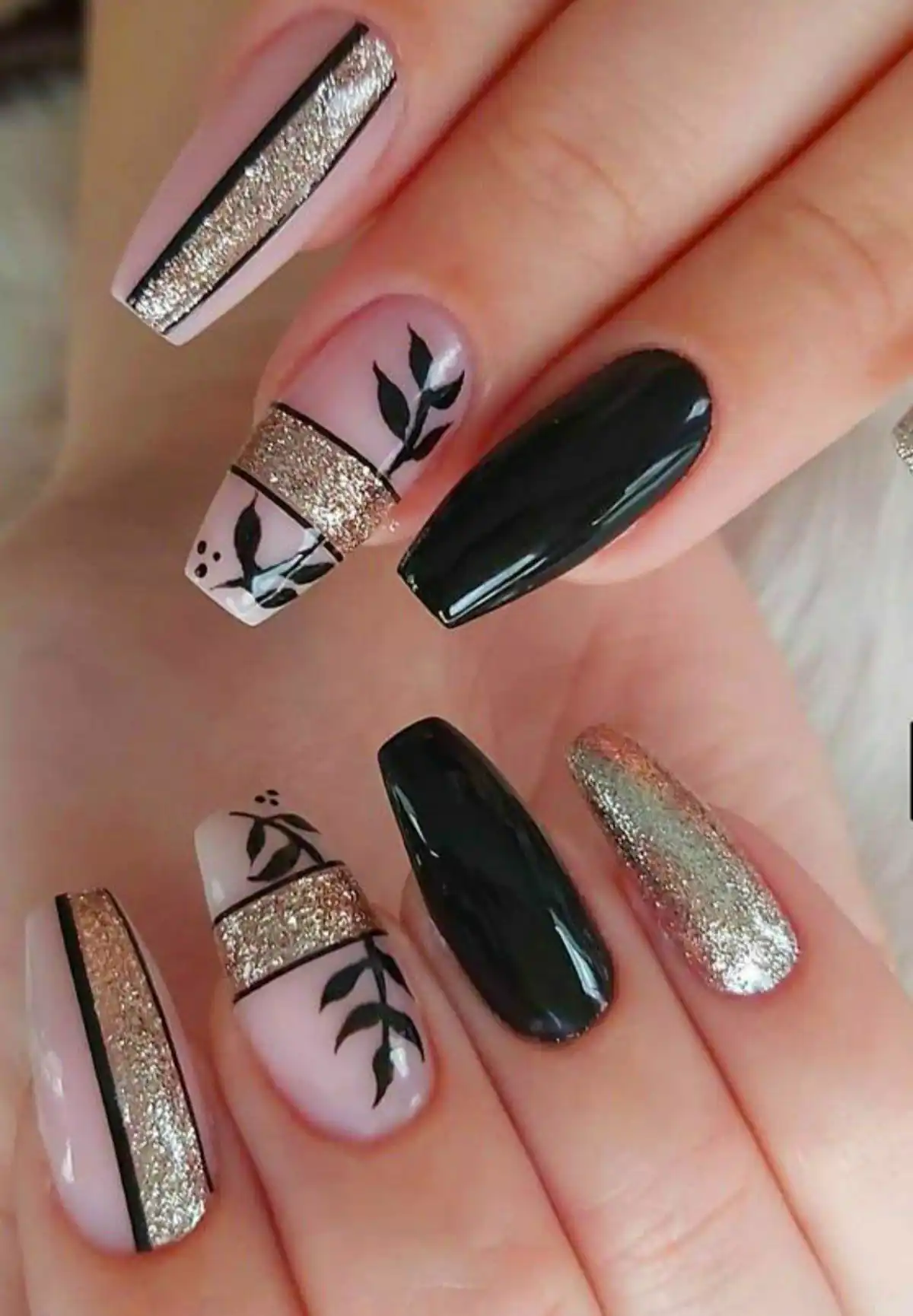 طراحی ناخن با تم مشکی