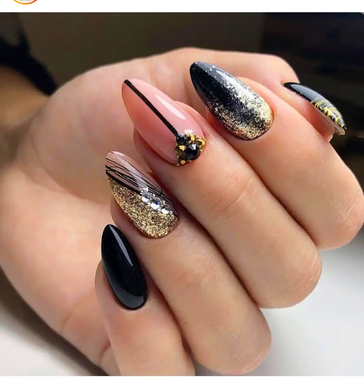 طراحی ناخن با تم مشکی