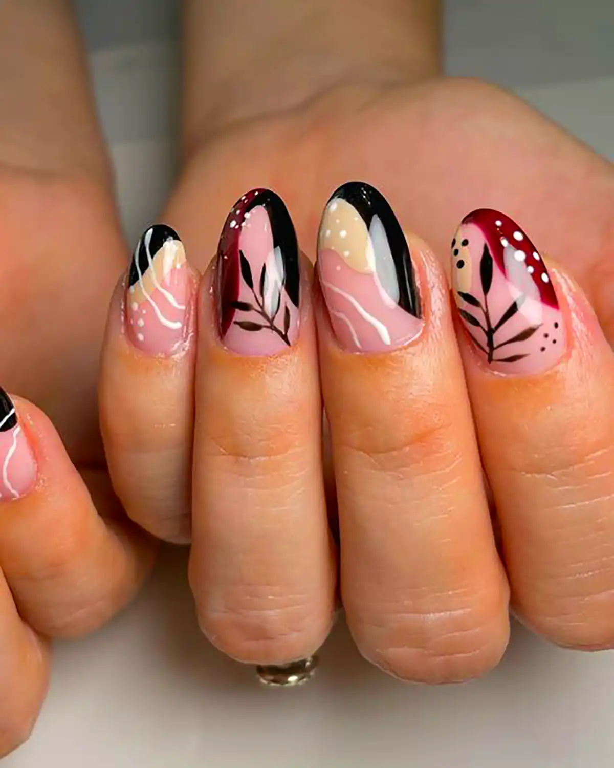 طراحی ناخن با تم مشکی