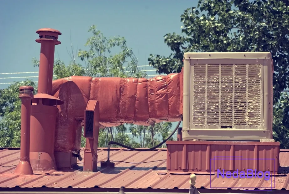 کولر آبی روی پشت بام