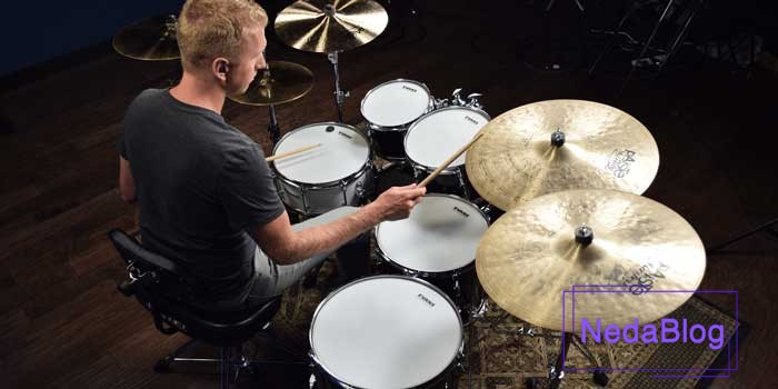 نحوه نشستن پشت درام